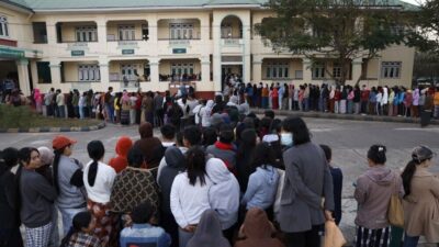 Myanmar halkı, 2021’deki askeri darbenin ardından düzenlenen ilk genel seçimler