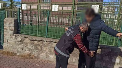 Kayseri’de polis ekipleri, okul önlerinde ve çevresinde gerçekleştirilen ‘Narko-Okul’ operasyonunda
