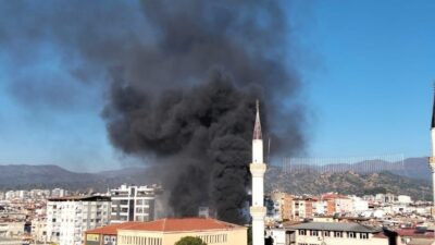 Nazilli ilçesinde depreme dayanıksız olduğu gerekçesiyle yıkımı gerçekleştirilen eski Kütüphane