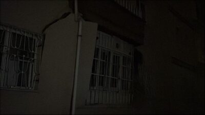 Niğde ilinde, Selçuk Mahallesi’nde bulunan 4 katlı bir apartmanın giriş