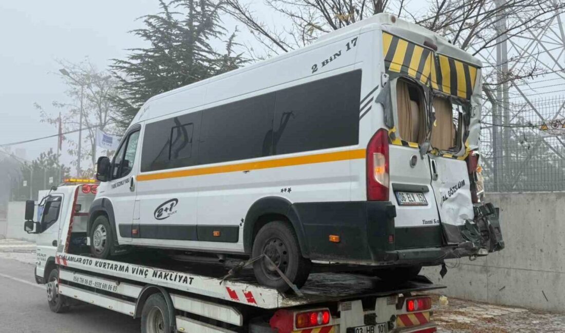 Afyonkarahisar’da meydana gelen trafik kazasında öğrenci servisi, tır ve hafif