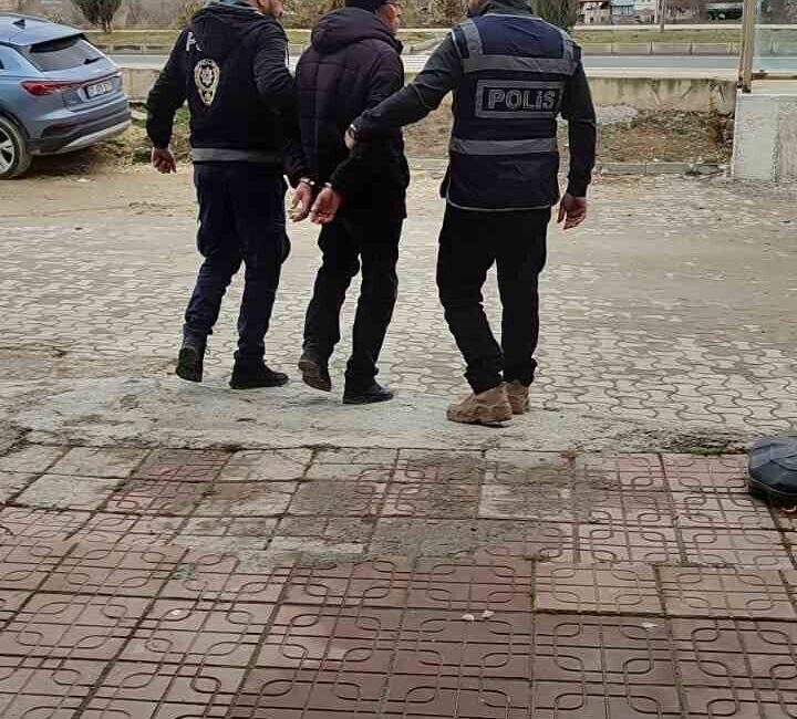 Kastamonu ilinde, iddiaya göre çocuklara sigara satan bir büfe işletmecisi,