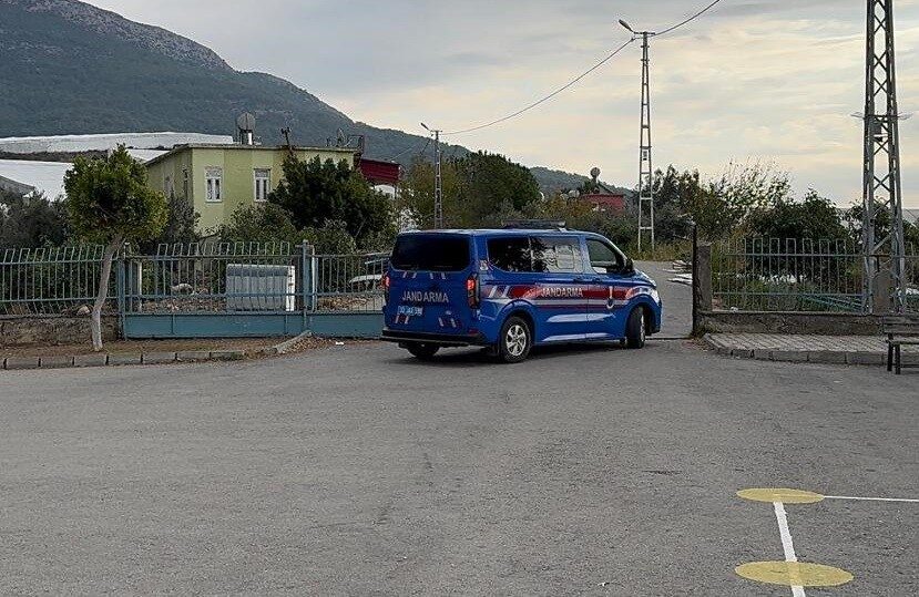 Mersin’in Anamur ilçesinde bir öğrencinin okul müdürünü vurması olayında, 12