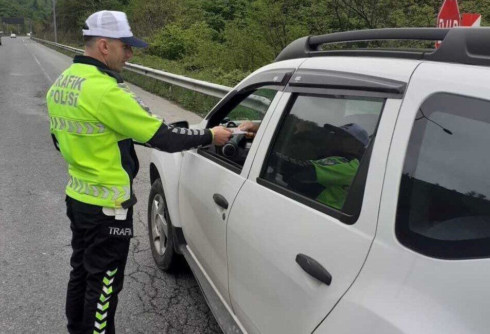 Ordu’da polis ekipleri tarafından trafik kazalarını azaltmaya yönelik denetimler kapsamında,