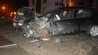 Ünye ilçesinde meydana gelen trafik kazasında hafif ticari araç ve