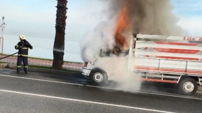 Ordu’da bir kamyonetin motor kısmında çıkan yangın, itfaiye ekipleri tarafından