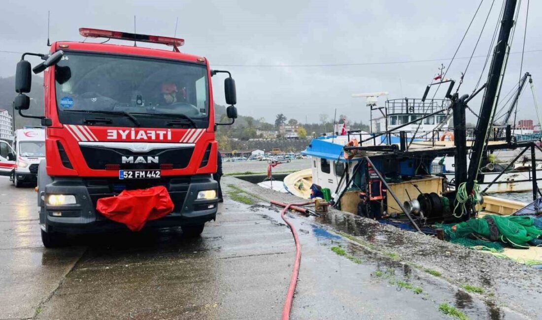 Ünye ilçesine bağlı Ordu limanında, batma tehlikesiyle karşı karşıya kalan