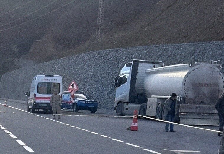 Ordu’nun Mesudiye ilçesinde meydana gelen trafik kazasında bir tankerin çarpması