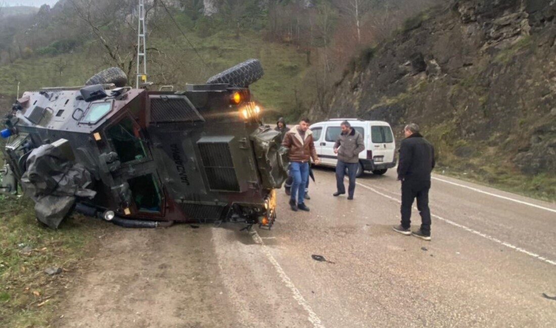 Ordu’nun Kabataş ilçesinde bir askeri aracın, ticari araçla çarpışması sonucu
