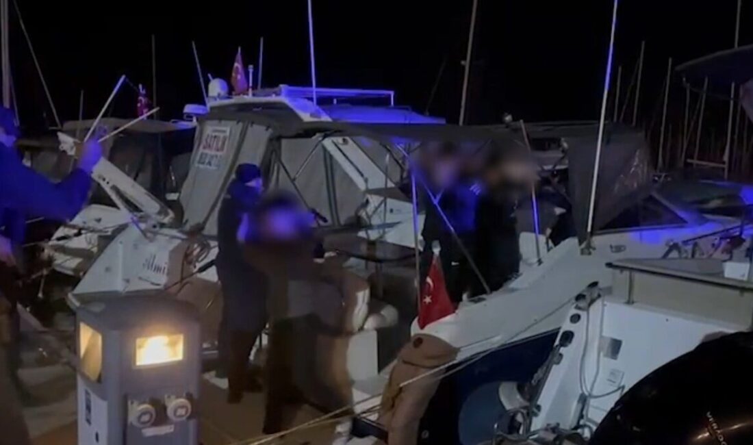 Kuşadası, Aydın ilçesinde düzenlenen operasyon sonucunda, yurtdışına kaçmaya çalışan dört