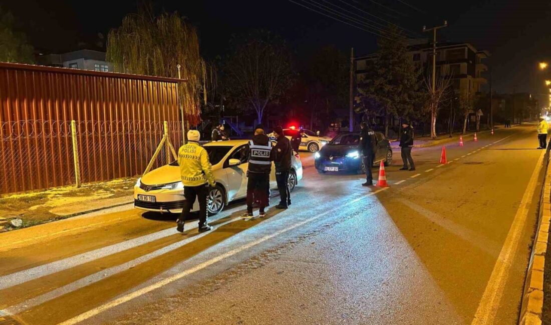 Osmancık ilçesindeki polis ekipleri, 58 personelin katılımıyla gerçekleştirdikleri denetimlerde sürücülere