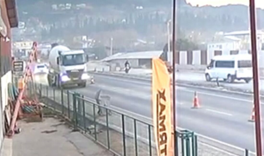 Osmaniye’nin Düziçi ilçesinde minibüs ile motosikletin çarpışması sonucu meydana gelen