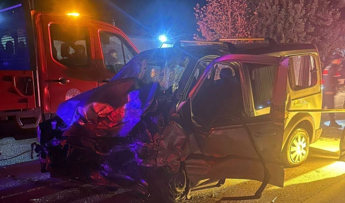 Osmaniye ilinde meydana gelen trafik kazasında hafif ticari araç ile