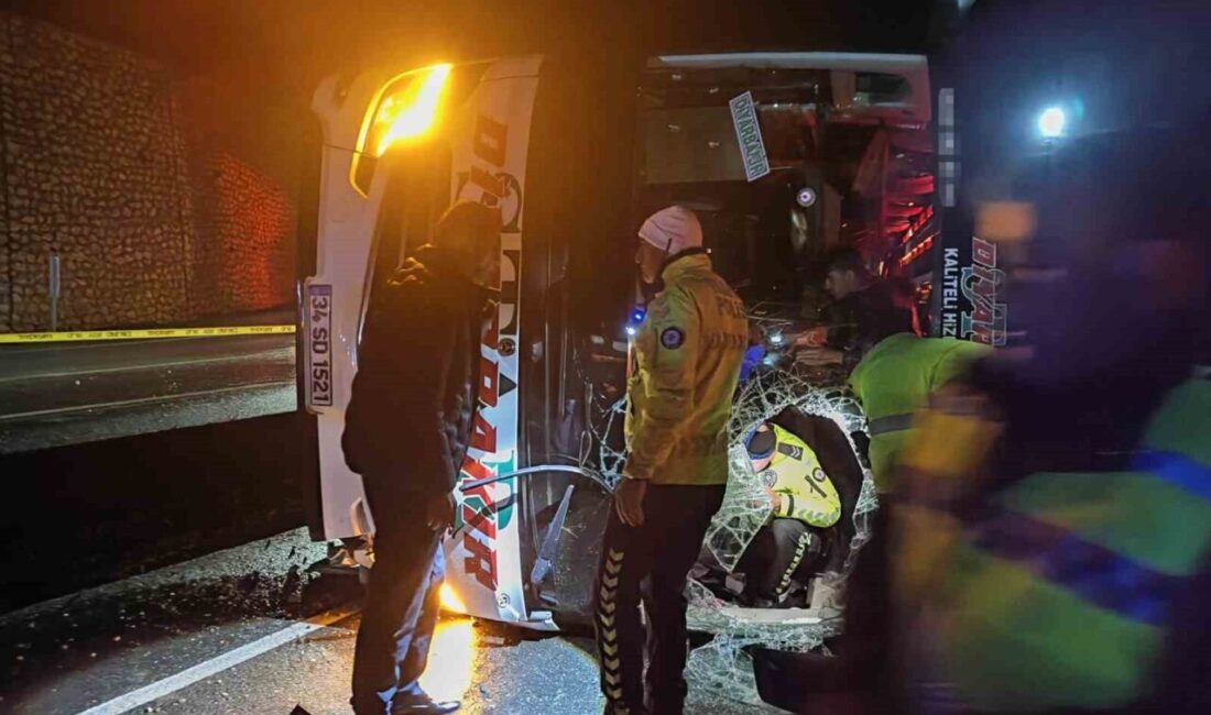 Osmaniye’nin Düziçi ilçesinde meydana gelen trafik kazasında yağmur nedeniyle kayganlaşan