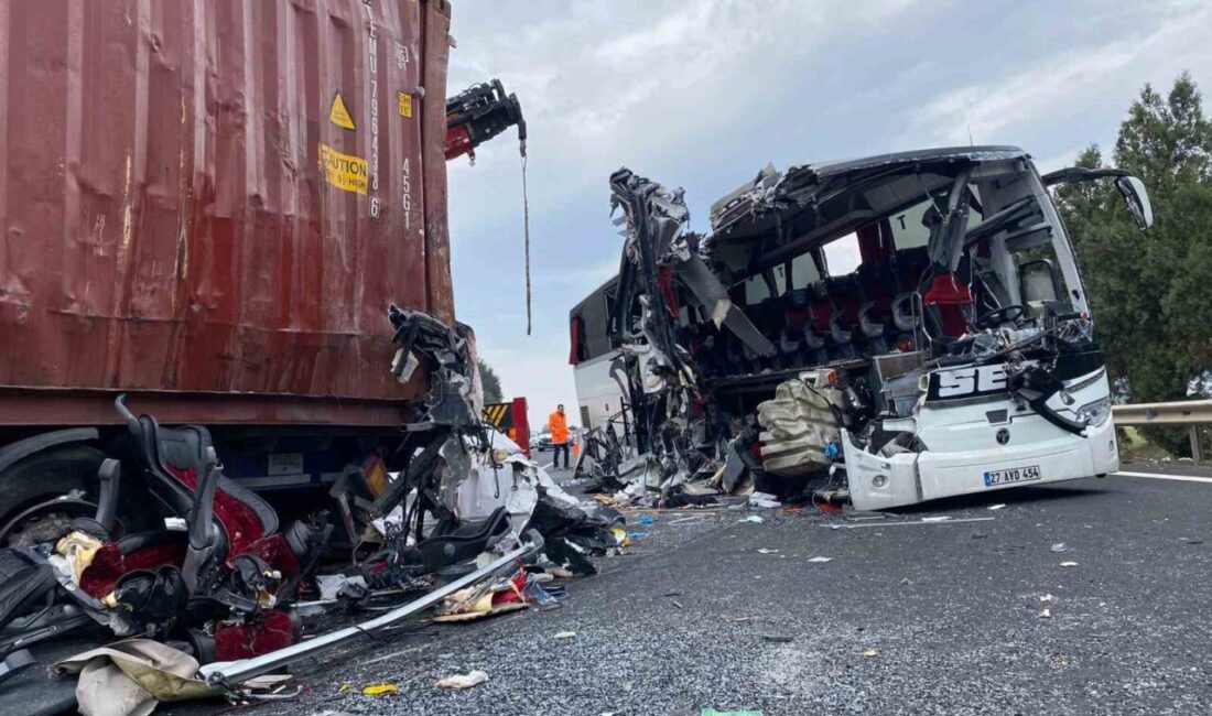 Bahçe ilçesinde bugün sabah saatlerinde yaşanan korkunç trafik kazası sonucu