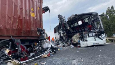 Bahçe ilçesinde bugün sabah saatlerinde yaşanan korkunç trafik kazası sonucu