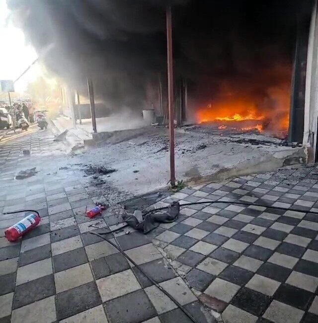 Kocaeli’nin Darıca ilçesindeki bir oto tamirhanesinde çıkan yangın sonucunda iş