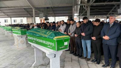 Bahçe ilçesinde yolcu otobüsünün tıra çarpması sonucu 3 kişinin hayatını