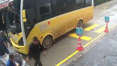 Kahramanmaraş’ta bir özel halk otobüsünde seyahat eden bir çocuk aniden