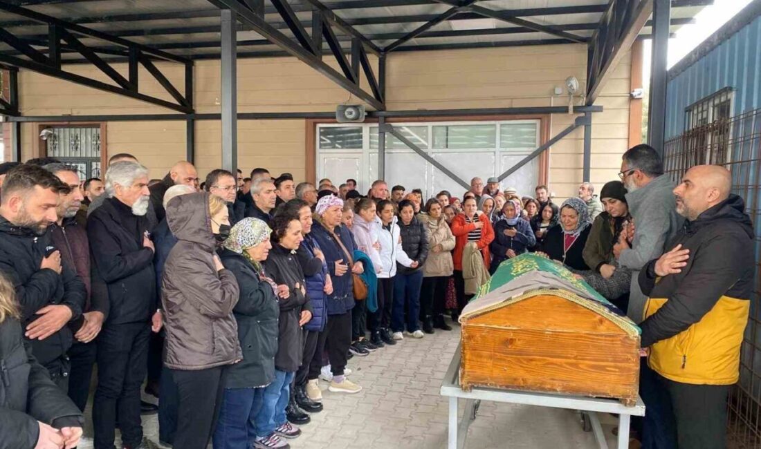 Kocaeli’nin Derince ilçesinde meydana gelen bir trafik kazasında otobüsün çarpması