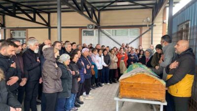 Kocaeli’nin Derince ilçesinde meydana gelen bir trafik kazasında otobüsün çarpması