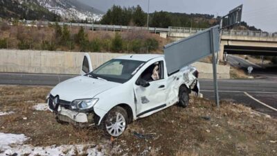 Pozantı ilçesinde meydana gelen trafik kazasında bir otomobil ile bir