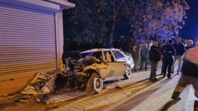 Adana’da, 14 yaşındaki bir sürücü tarafından kullanılan araç, çöp konteynerine,