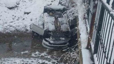 Silvan ilçesinde meydana gelen trafik kazasında otomobilin köprüden düşmesi sonucu