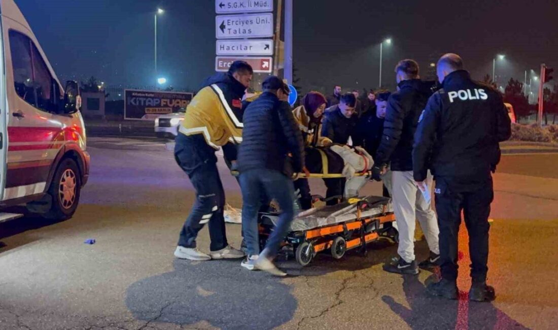 Melikgazi ilçesindeki bir kavşakta meydana gelen trafik kazasında otomobil ile