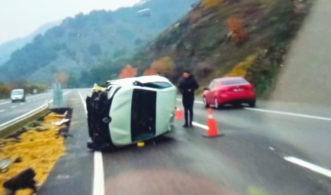 Adıyaman’ın Gölbaşı ilçesinde meydana gelen bir trafik kazasında otomobil devrildi