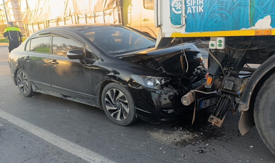 Manavgat ilçesinde meydana gelen bir trafik kazasında seyir halindeki bir