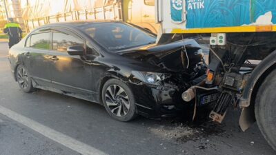 Manavgat ilçesinde meydana gelen bir trafik kazasında seyir halindeki bir