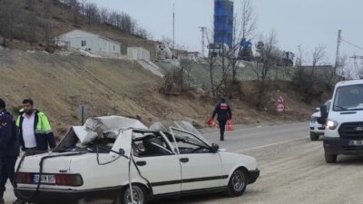 Adıyaman’da, otomobil ile kepçenin çarpışması sonucunda 5 kişi ölümden kıl
