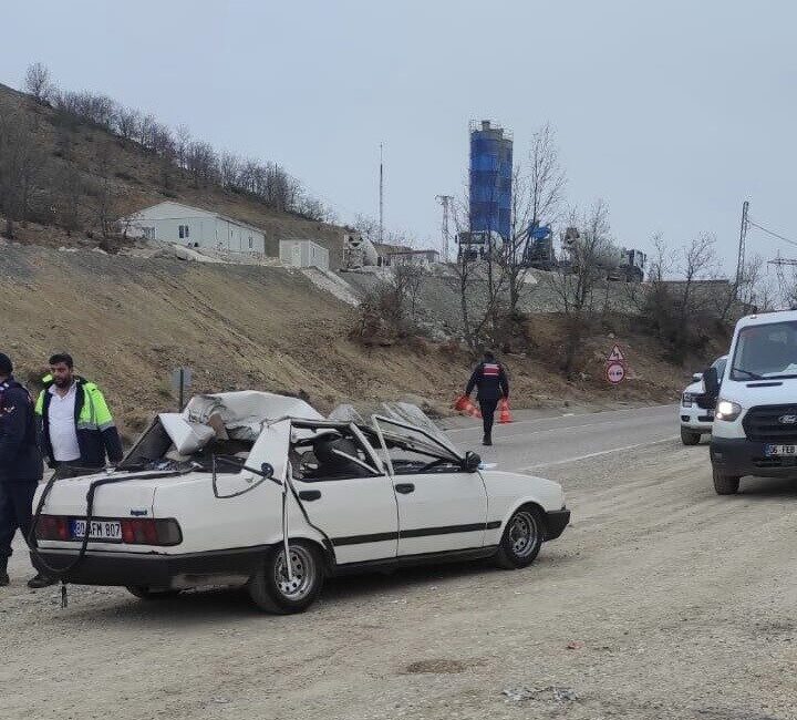 Adıyaman’da, otomobil ile kepçenin çarpışması sonucunda 5 kişi ölümden kıl