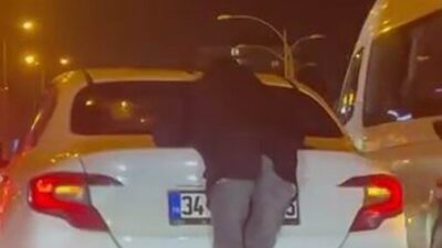 Diyarbakır’da bir vatandaş, Kayapınar ilçesinde seyir halindeki bir aracın arka
