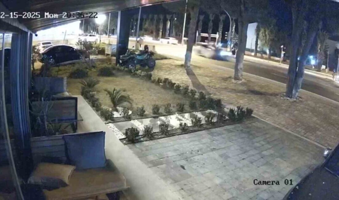 Seferihisar ilçesinde meydana gelen trafik kazasında otomobilin çarptığı motosiklet sürücüsü
