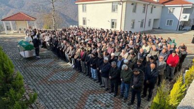 Hendek ilçesinde, D-100 karayolunda meydana gelen bir trafik kazasında, üst