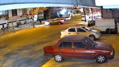Diyarbakır’ın Kayapınar ilçesinde, bir otomobilin motokuryeye çarpması sonucu meydana gelen