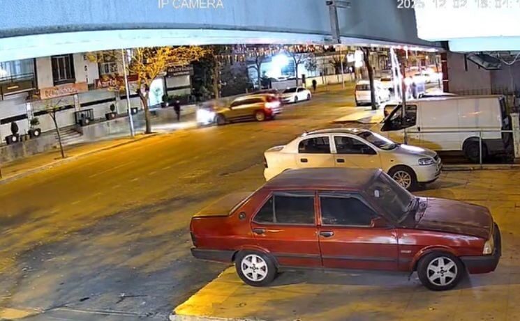 Diyarbakır’ın Kayapınar ilçesinde, bir otomobilin motokuryeye çarpması sonucu meydana gelen