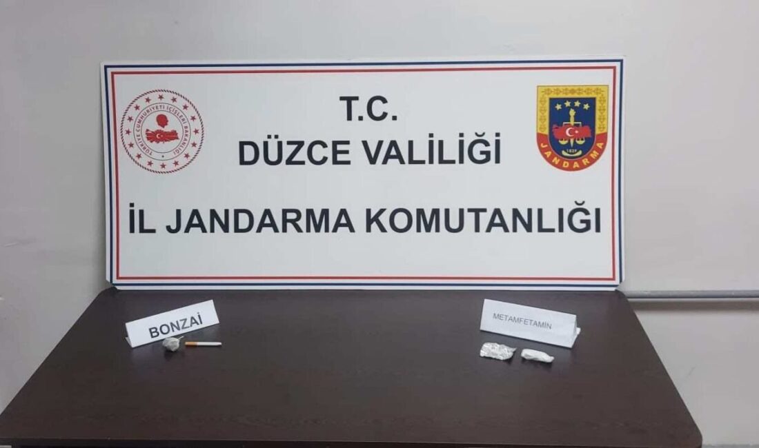 Düzce’de, Jandarma Narkotik Suçlarla Mücadele ekipleri tarafından D100 karayolu üzerinde