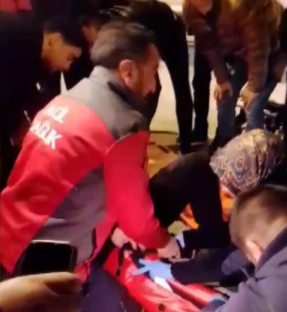 Erzincan’ın 13 Şubat Caddesi’nde bir otomobil ile motosikletin karıştığı trafik