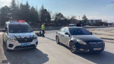 Karaman’da bir motosiklet sürücüsü, otomobil ile çarpışma sonucunda yaralandı. Olay,