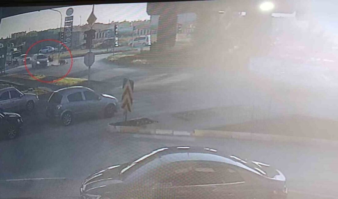 Manavgat ilçesindeki bir trafik kazasında otomobil ile motosiklet çarpıştı ve