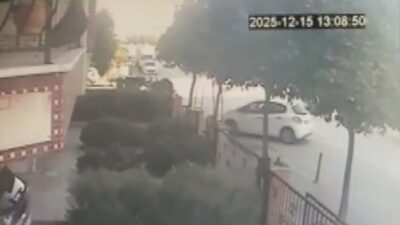 Efeler ilçesinde meydana gelen trafik kazasında motosiklet ile otomobil çarpıştı.