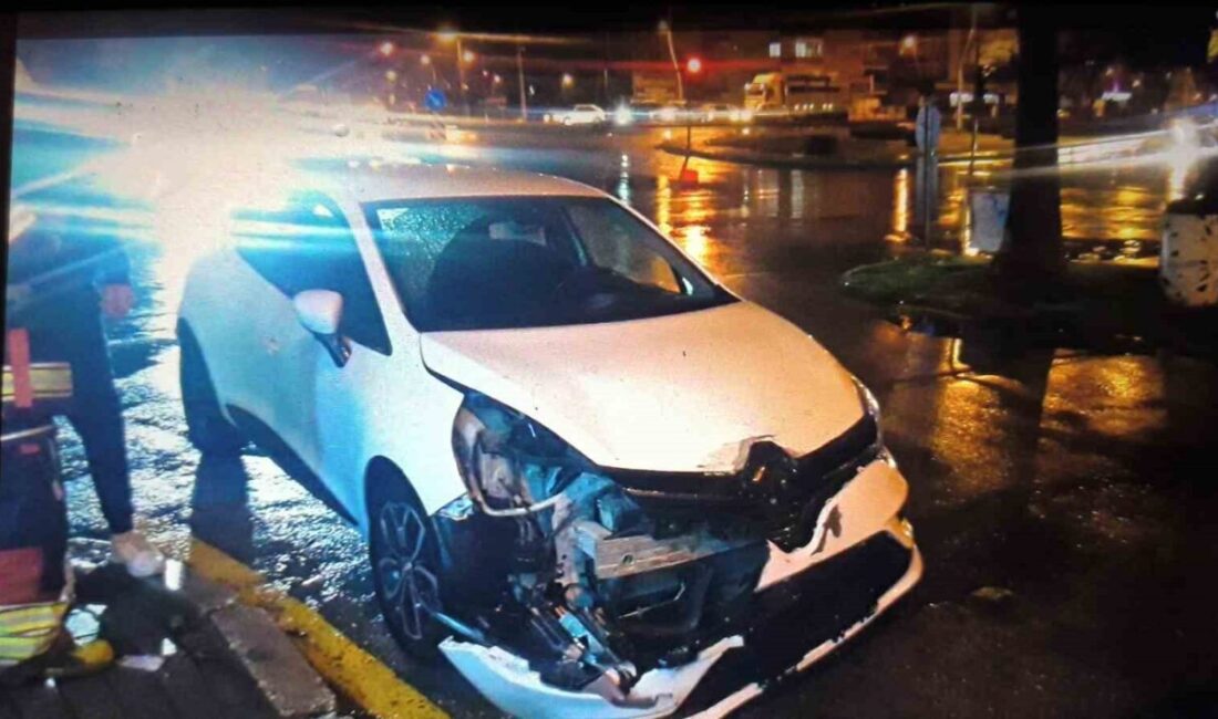Mersin’in Tarsus ilçesinde meydana gelen trafik kazasında 2 kişi yaralandı.