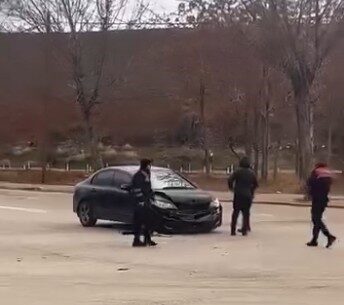 Kırşehir’de meydana gelen trafik kazası, güvenlik kameralarına yansıyan bir görüntü