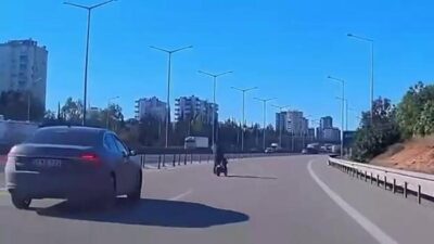 Adana’da, bir bisikletlinin otoyolda şerit değiştirmesi sonucu olası bir kazaya
