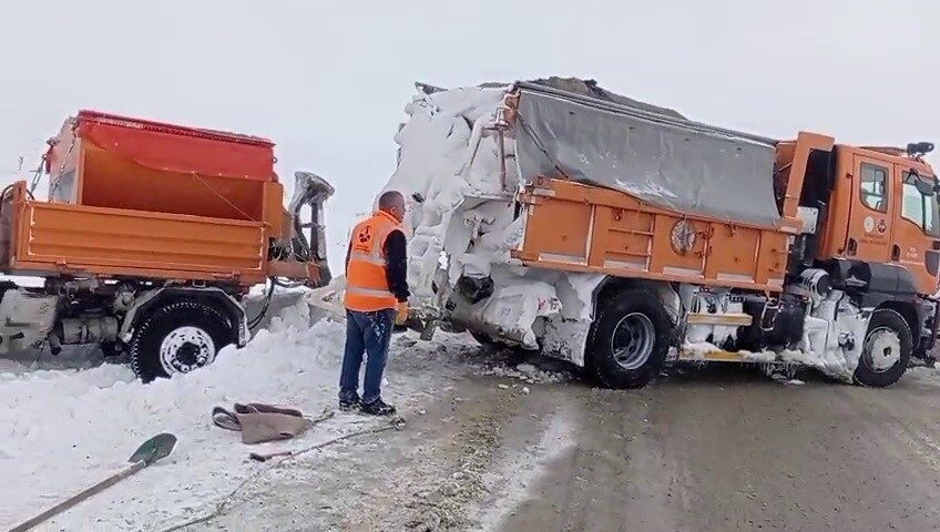 Erzurum’da son iki gündür devam eden yoğun kar yağışı ve