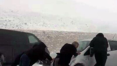 Erzurum’un yüksek kesimlerinde meydana gelen kar yağışı, yaşamı olumsuz yönde