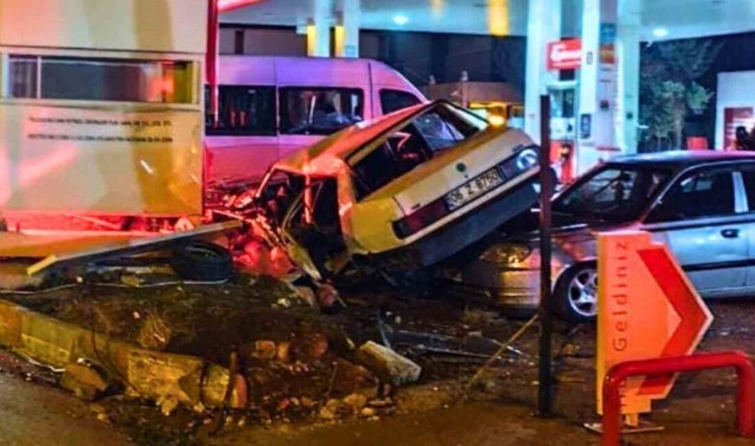 Kırıkkale’de bir otomobilin akaryakıt istasyonunda park halindeki üç araca çarpması